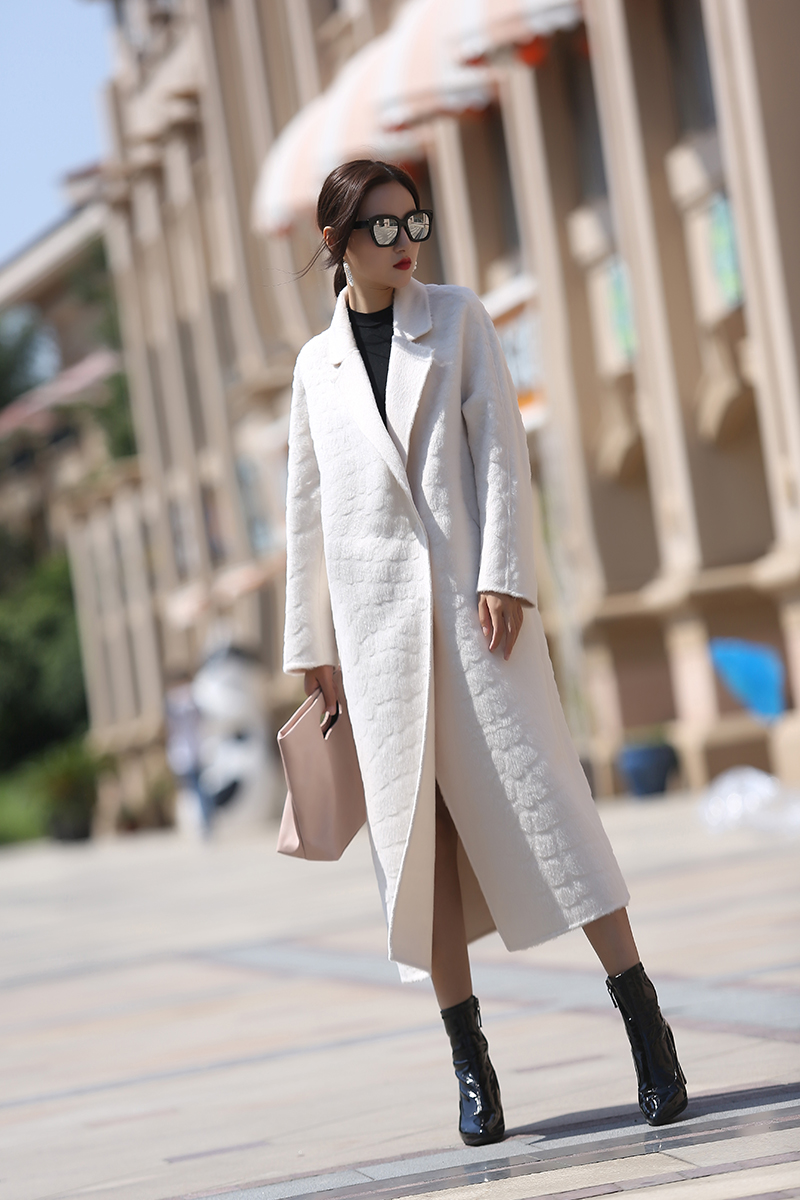 欧宝体育手机版ios:假如雷锋生在网络年代：也要抵挡“甘愿在宝马车上哭”